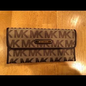 Michael Kors Slim Wallet